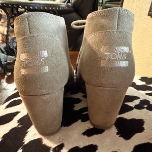 Make Offer ⭐️ EUC Toms Wedge Lace Up Booties Size 7